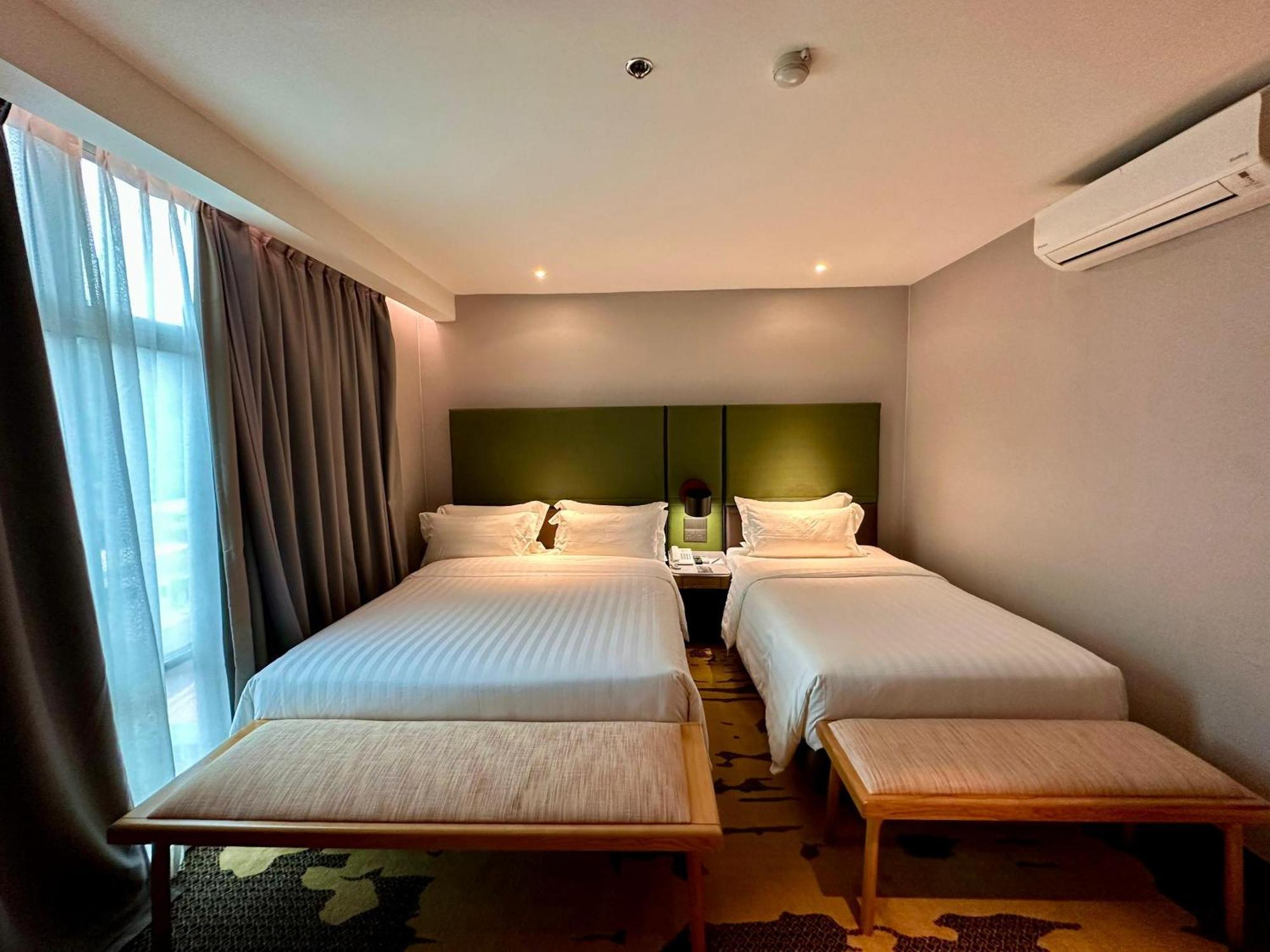 King Park Hotel Kota Kinabalu Exteriör bild