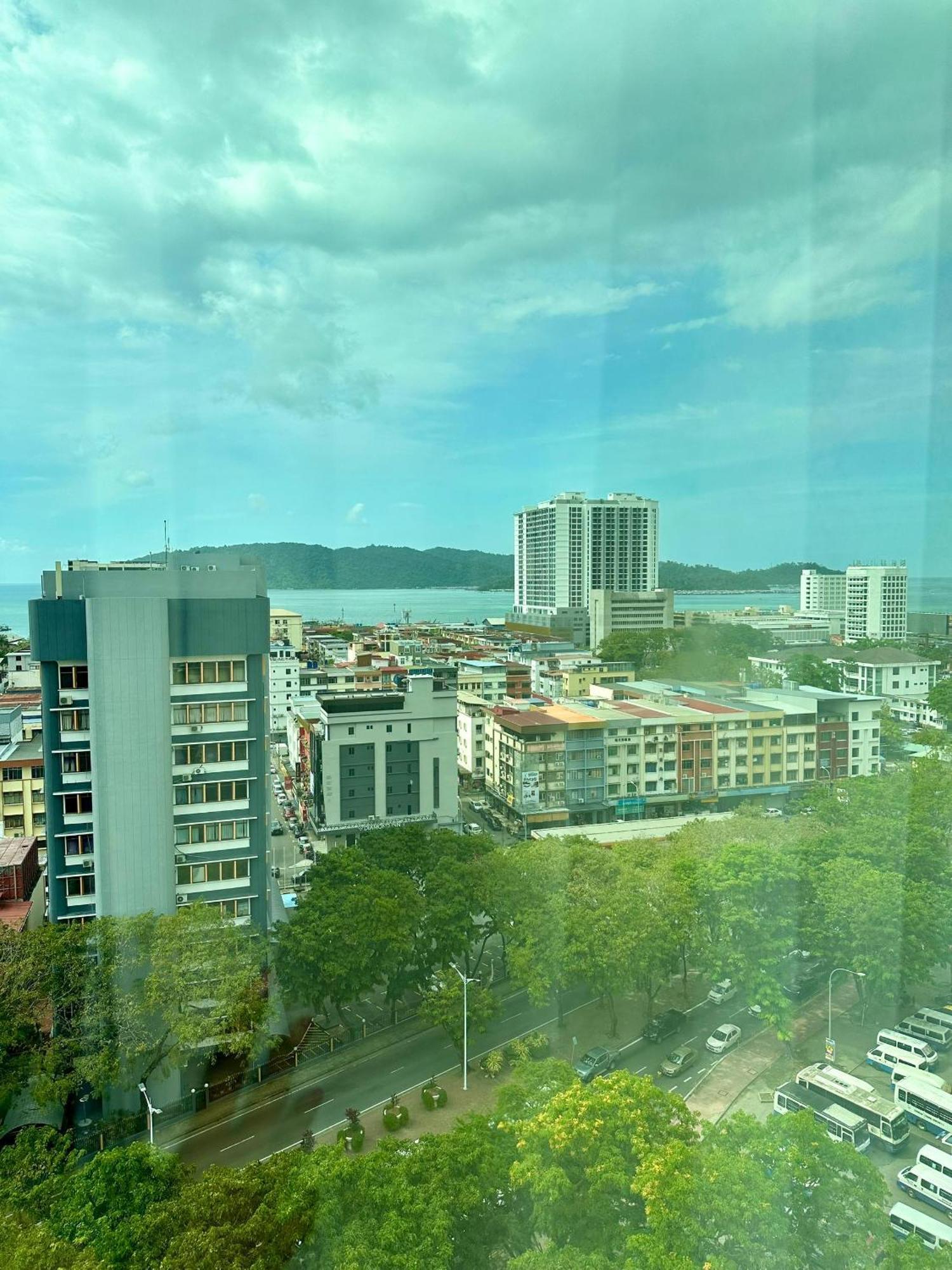 King Park Hotel Kota Kinabalu Exteriör bild